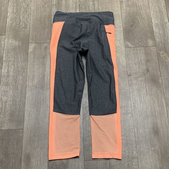 Womens Under Armour Compression Crop Heatgear Performance Active Leggings - Picture 2 of 8